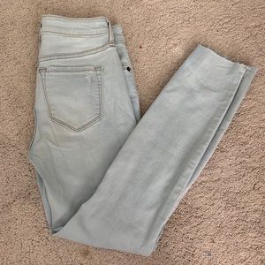 Old Navy Midrise Rockstar Lightwash jeans, Size 2